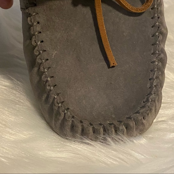 Uggs Gray Dakota Slippers - Picture 9 of 16